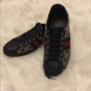 Authentic Women’s Navy Gucci Sneaker - Size 8